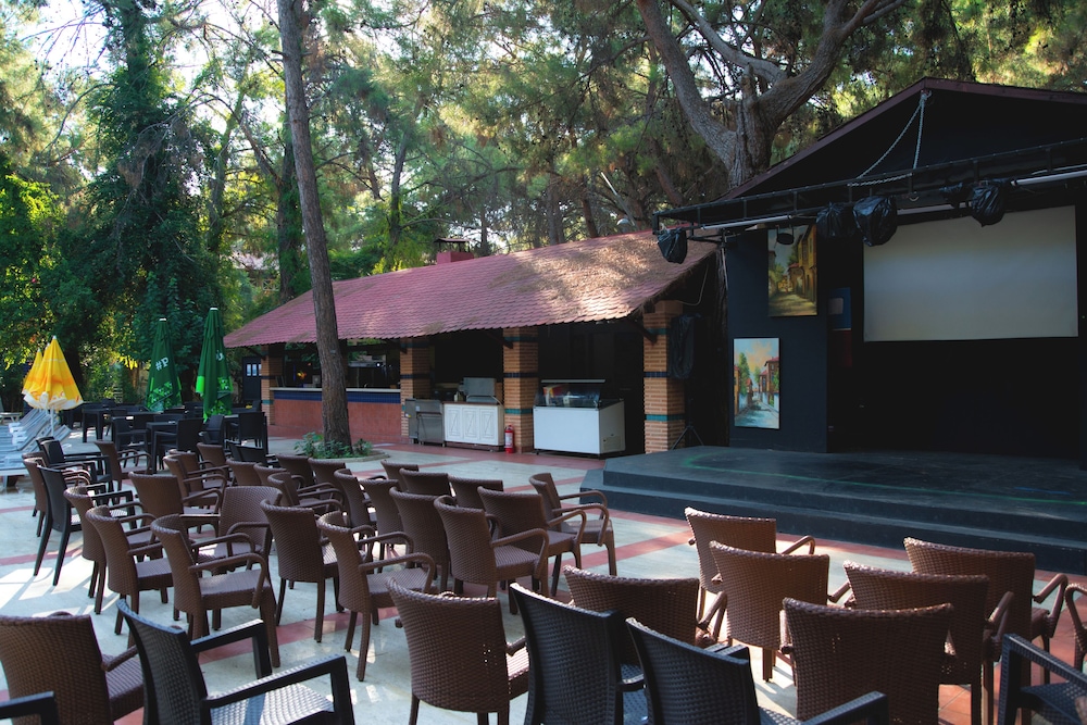 Pirates Park Resort 53/55