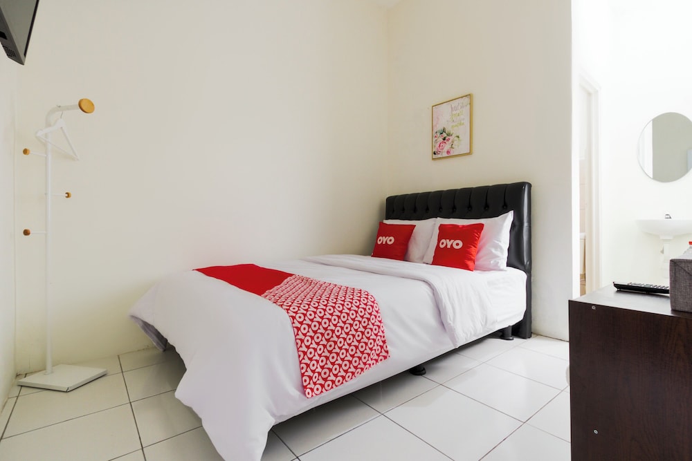 OYO 2975 House Of Mahira Syariah 8/19