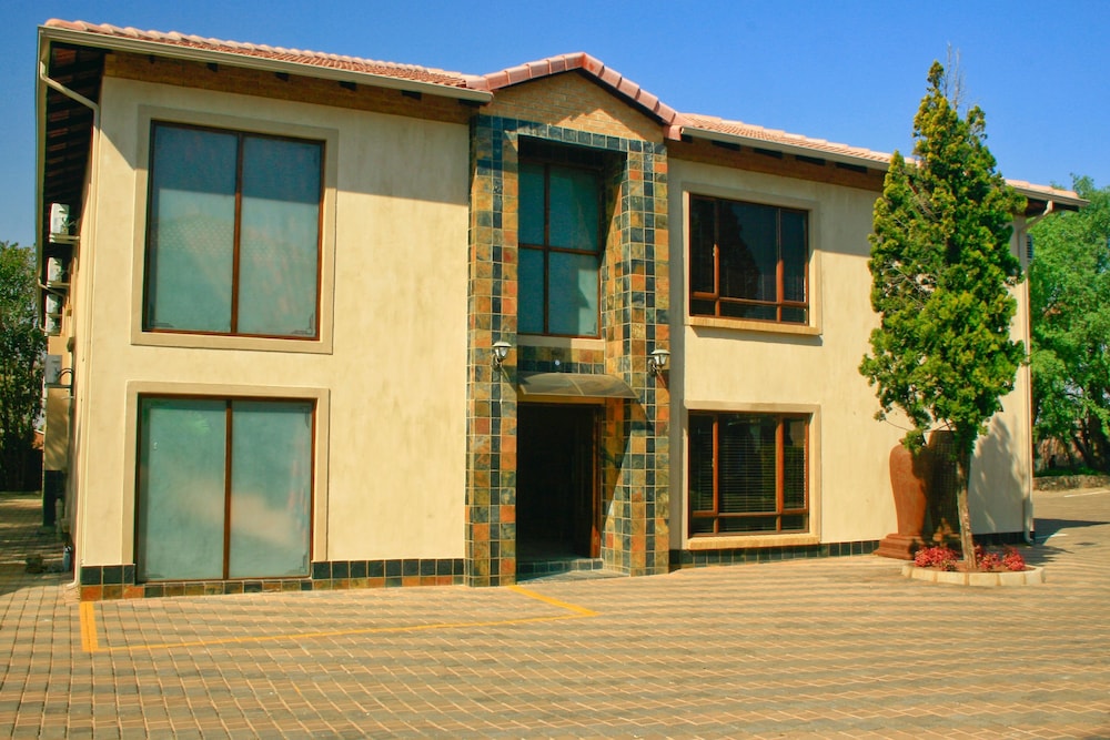 Eco Park Lodge 1/45