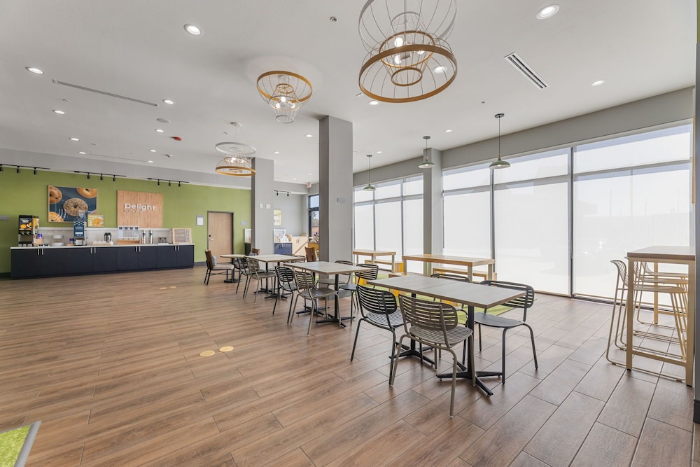 Spark by Hilton Garland Dallas East 30/42