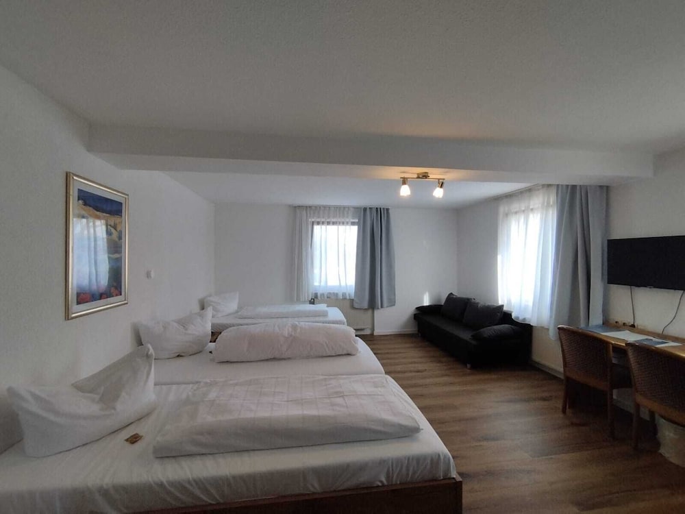 Hotel Sonnenkeller 8/24