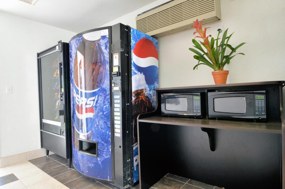 Motel6 Palm Desert, CA - Palm Springs Area 29/37