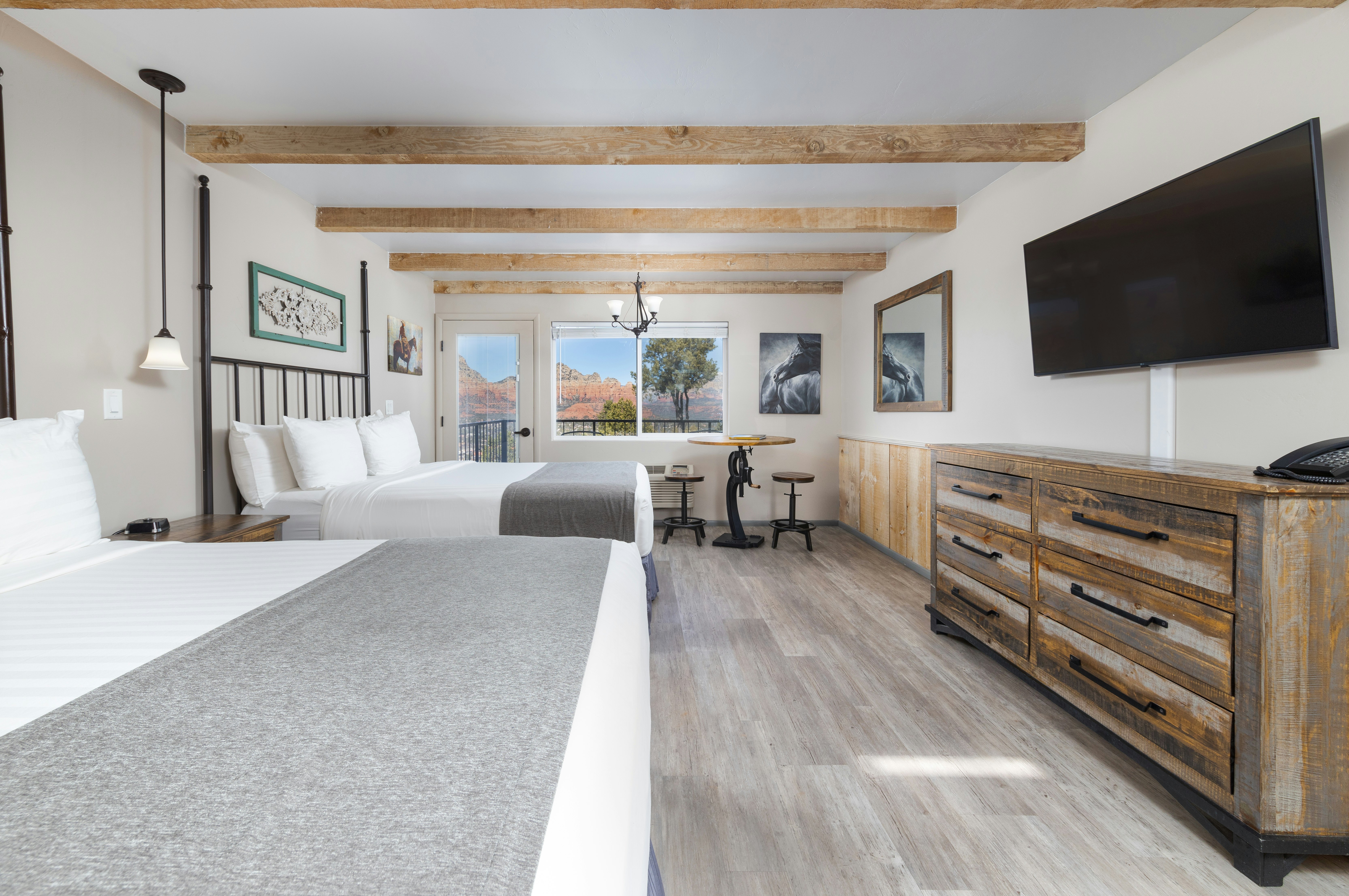 Sky Ranch Lodge 28/44