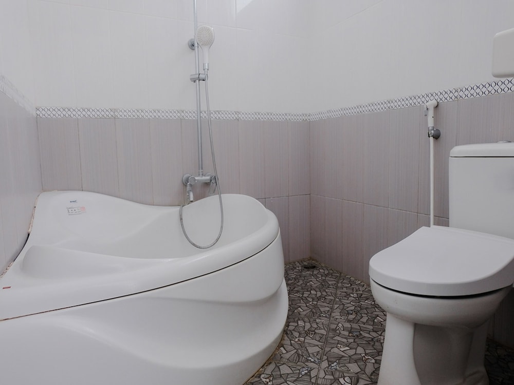 Hotel O Batu near Jatim Park formerly Villa Bukit Panderman Residence 48/49