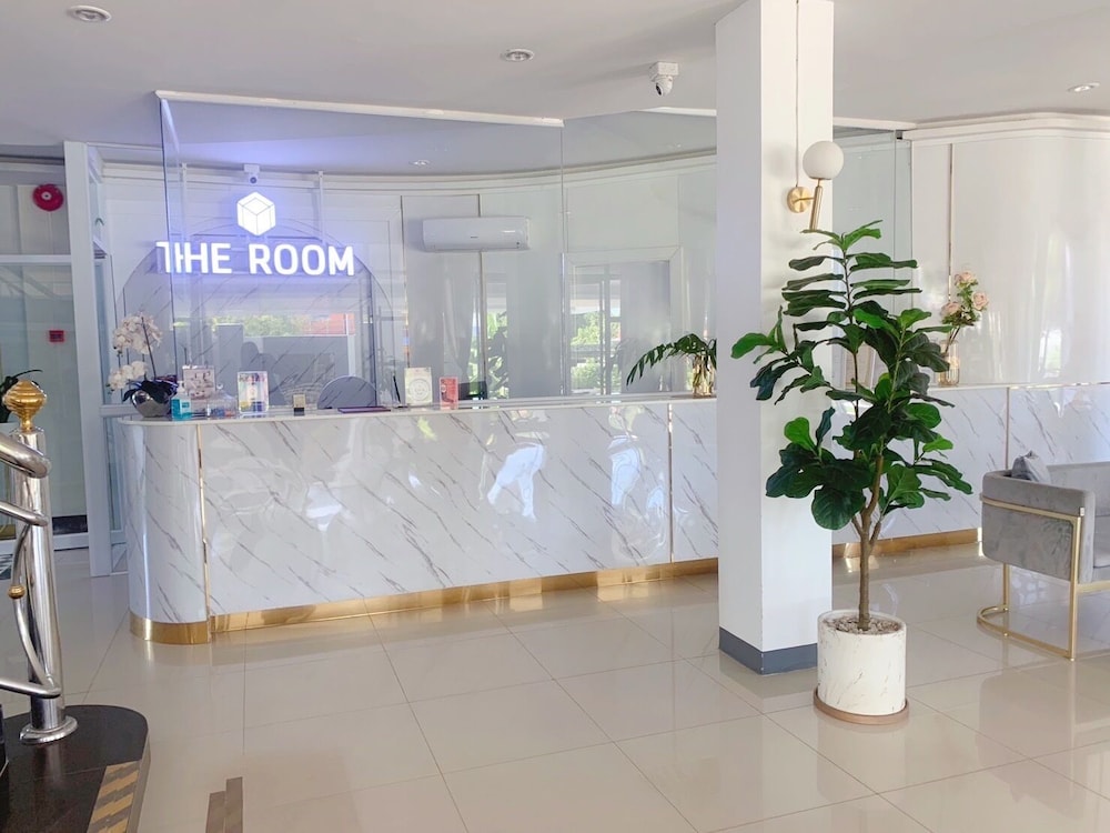 The Room Hotel 9/50