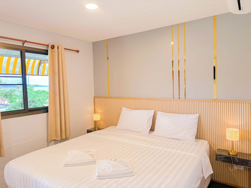 Marina Jomtien Beach 18/65