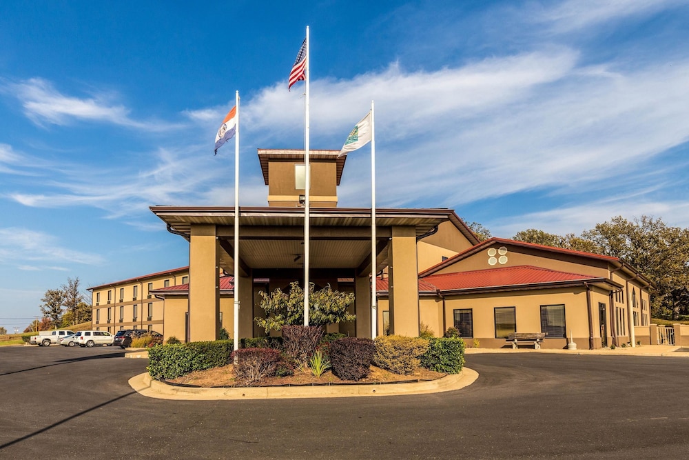 Quality Inn West Plains MO 1/42