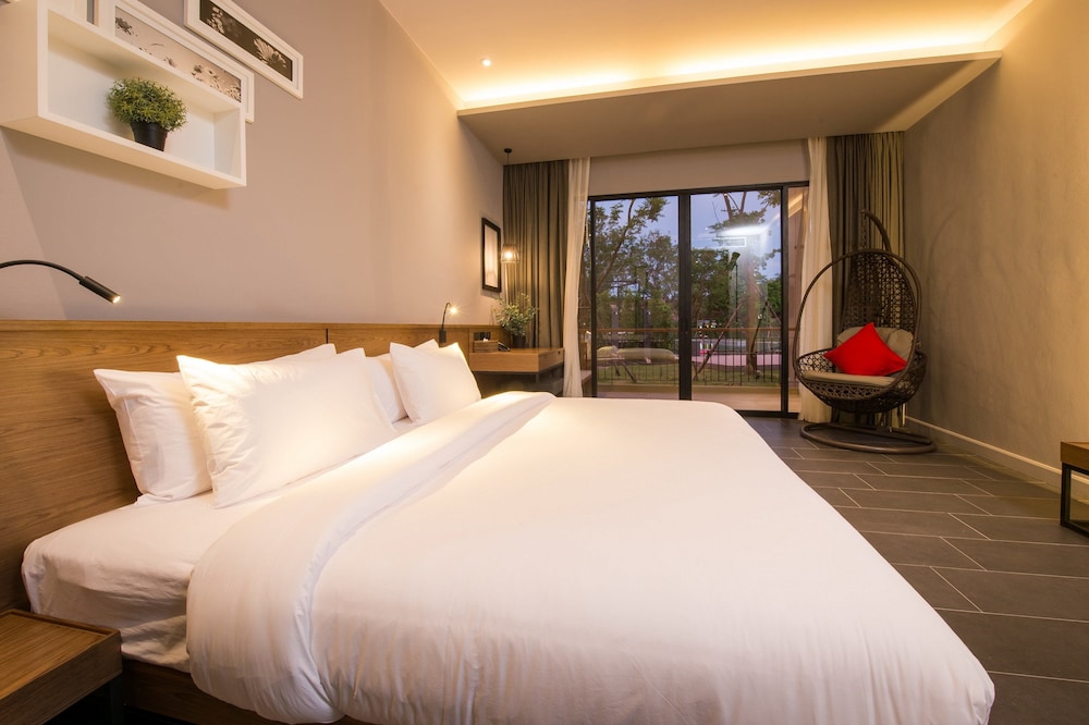 The Gallery Hotel Naiharn 8/50