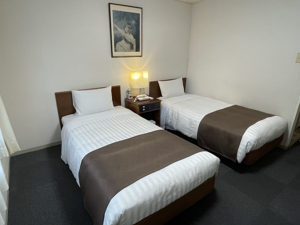 ROOM, TWIN BEDS, SMOKING
