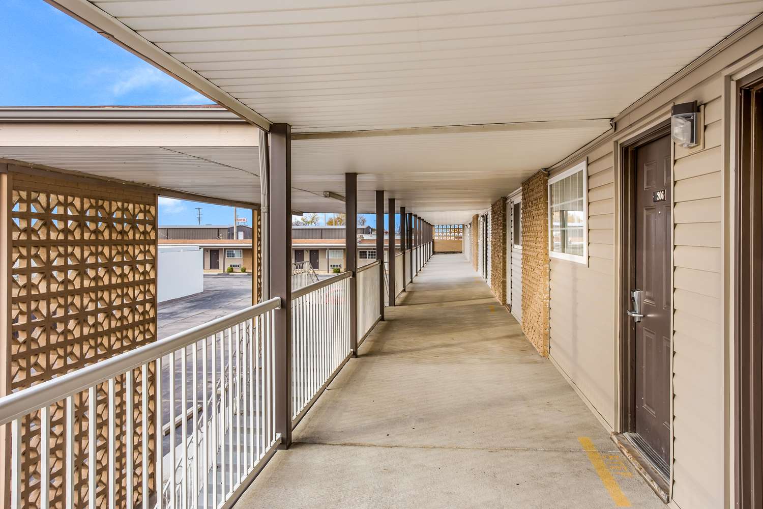 Americas Best Value Inn Lebanon MO 28/38