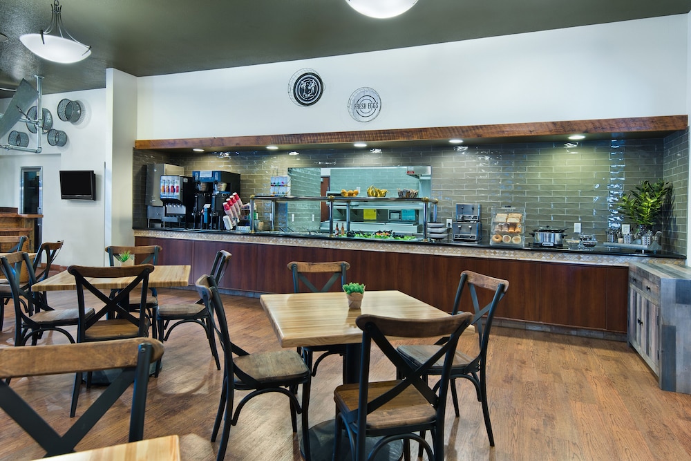 Oxford Suites Hermiston 30/39