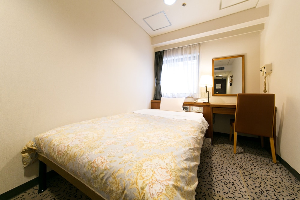 ROOM, SINGLE