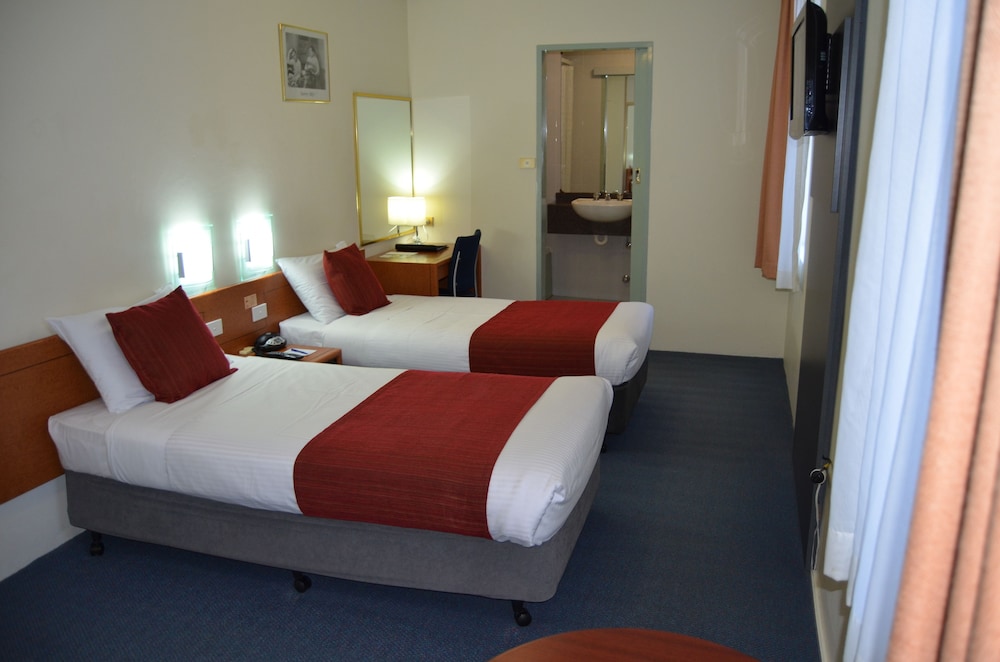 Devere Hotel 13/53