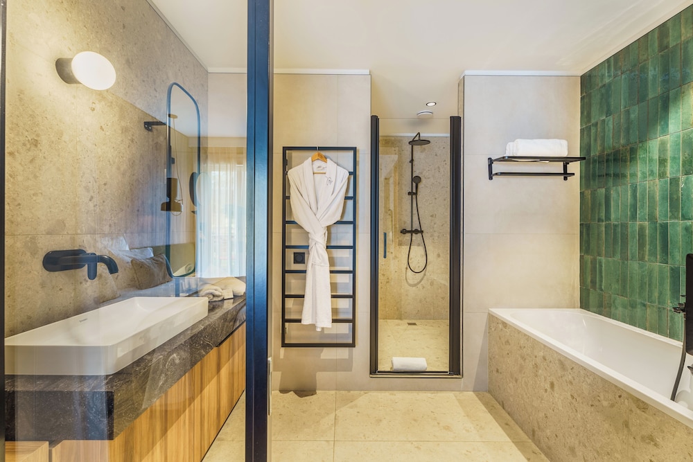 Cocoon, Junior Suite, King Bed, Garden View، Le Richebourg Hotel Restaurant Spa 6/6