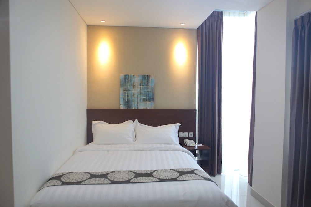 Life Hotel Soekarno Hatta Makassar 6/19