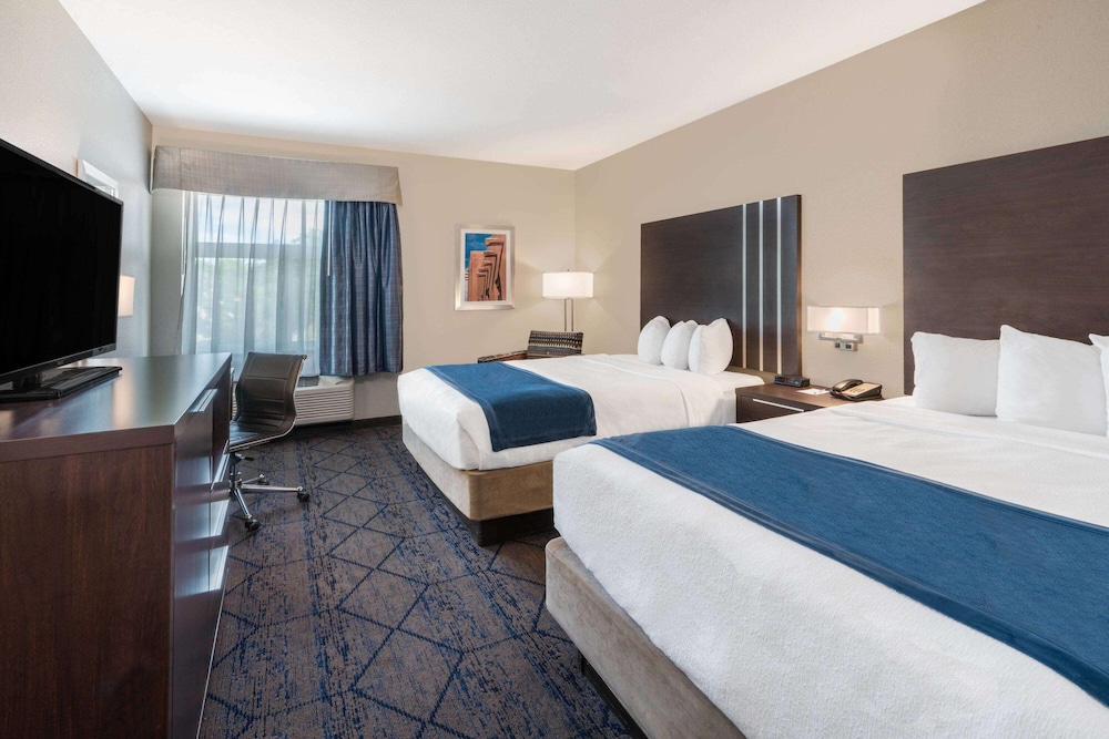 Baymont By Wyndham Albuquerque Airport 24/66