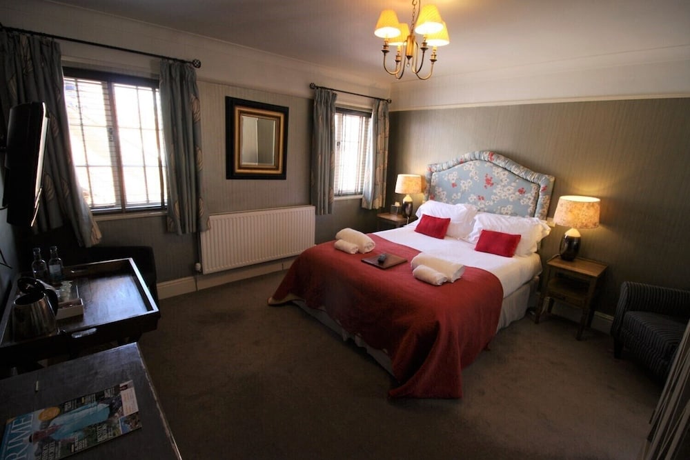 The Angel Hotel 12/50