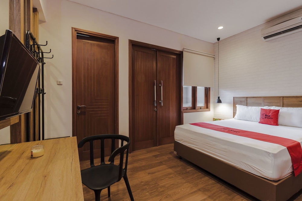 RedDoorz Plus @ CBD Bintaro 7/56