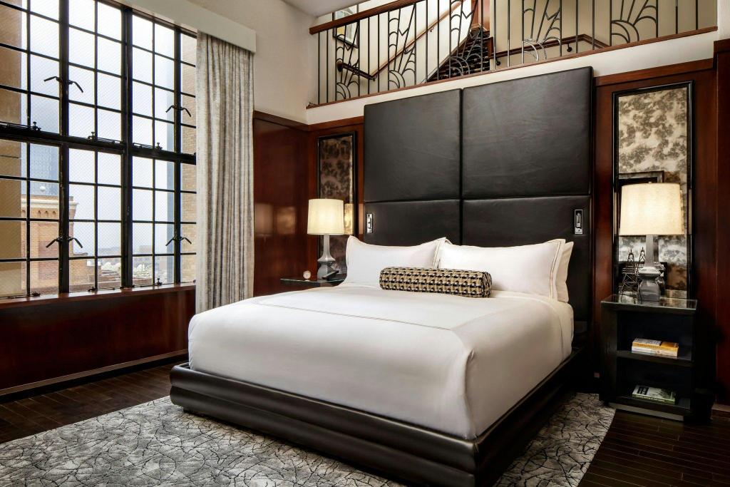Bi Level, Penthouse Suite, Suite, King Bed