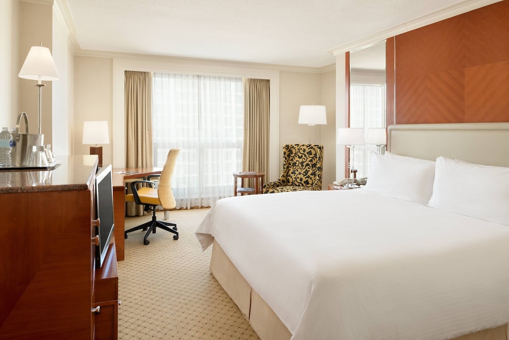ROOM, KING BED