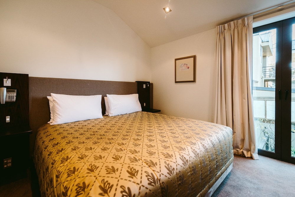 Garden Court Suites And Apartments 13/75