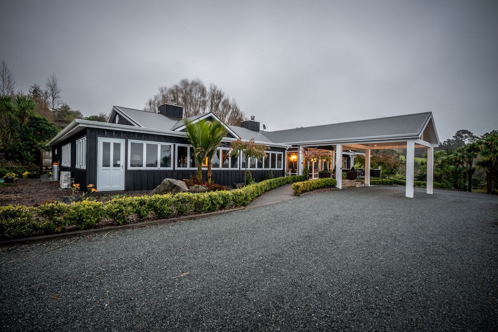 Woodhouse Mountain Lodge in WARKWORTH