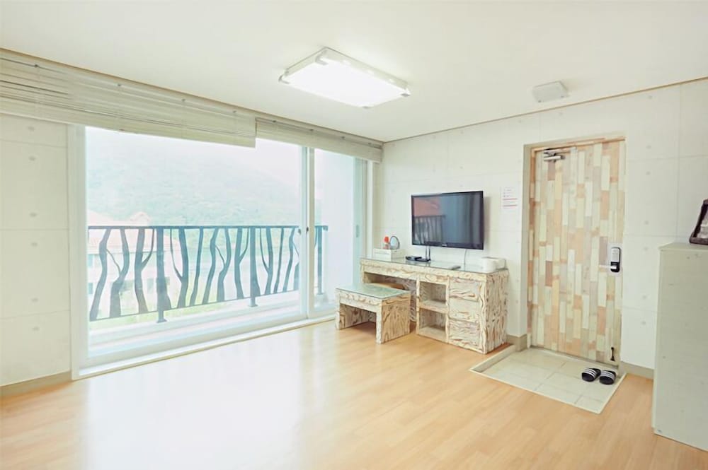 Gapyeong Apple Lodge Pension 46/50
