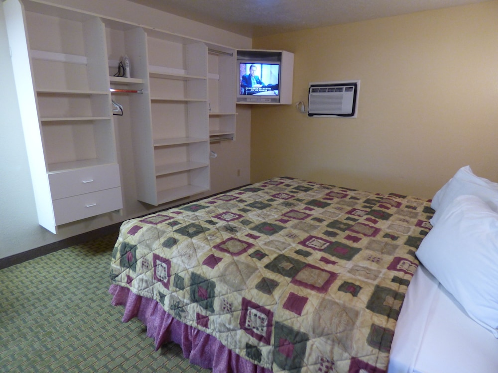 Coronada Inn and Suites 20/47