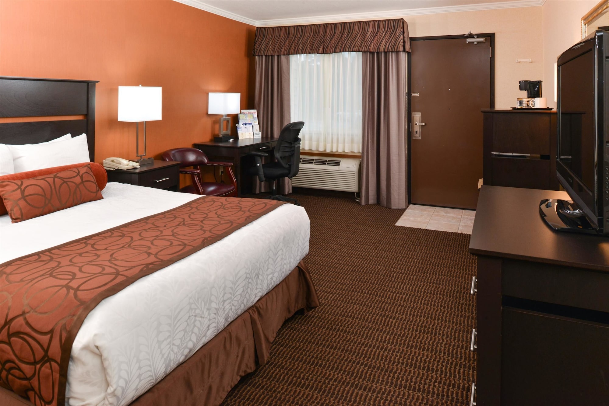 Standard, Queen Bed, Accessible
