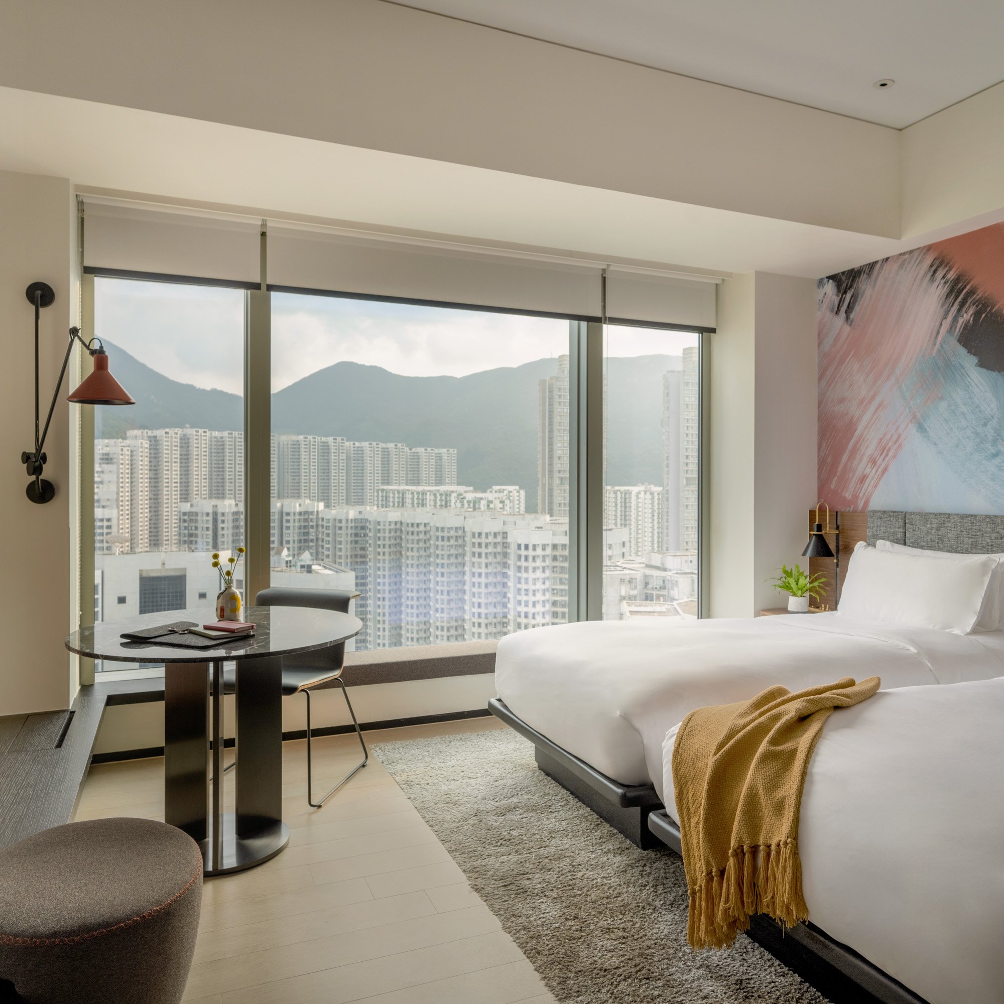 ROOM, TWIN BEDS, URBAN VIEW