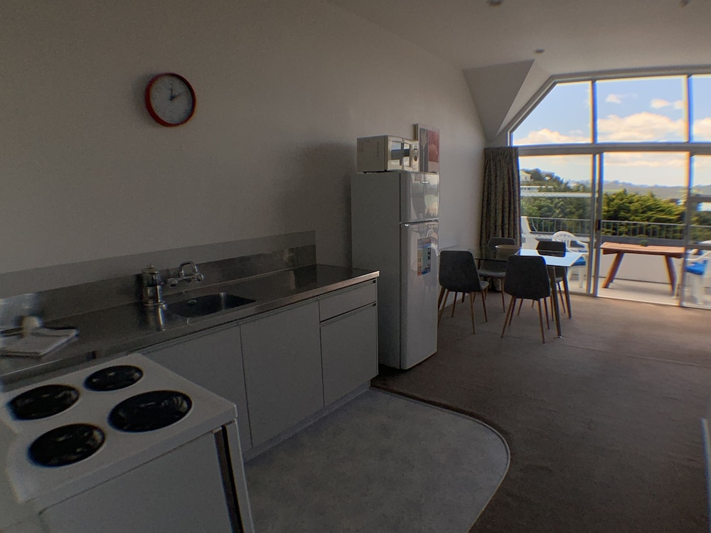Aloha Seaview Resort Motel 44/68