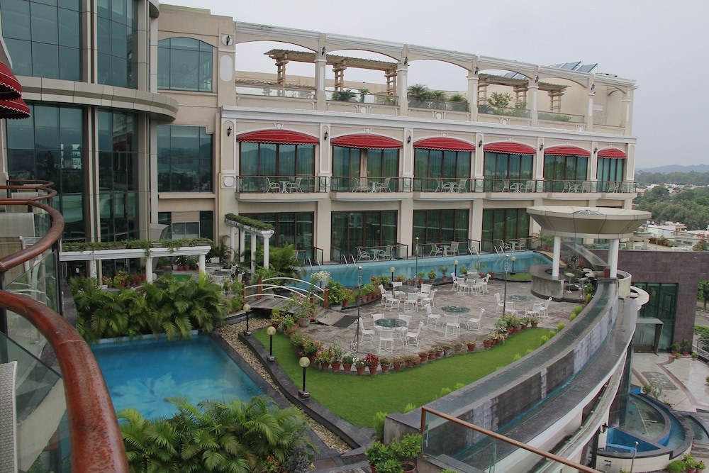 WELCOMHOTEL BELLA VISTA, PANCHKULA - CHANDIGARH 2/50