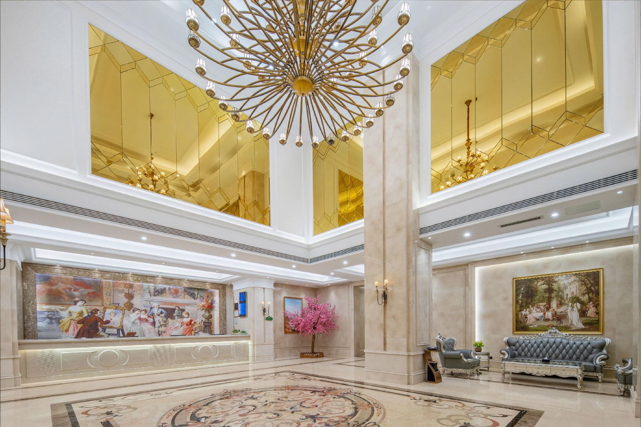 Vienna International Hotel (Huanggang Normal College Ruitian Plaza) 12/39