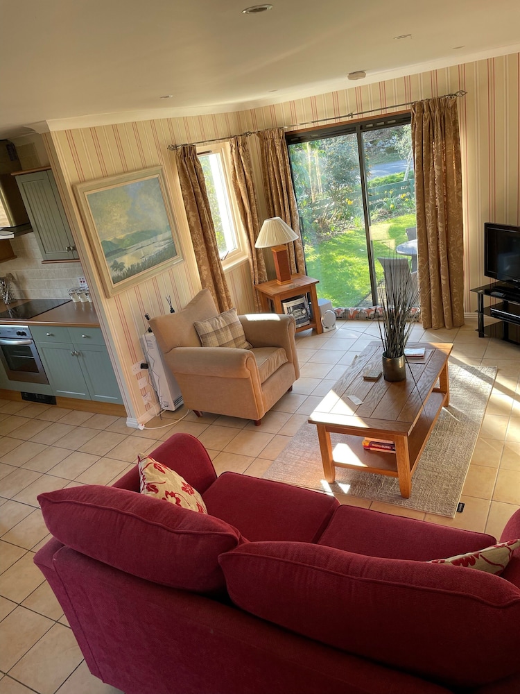 AIRDS HOTEL 30/50