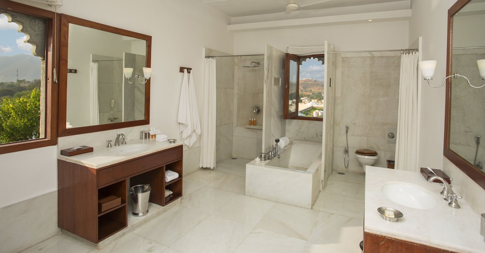 RAAS DEVIGARH(Formerly - DEVI GARH BY LEBUA) 20/70
