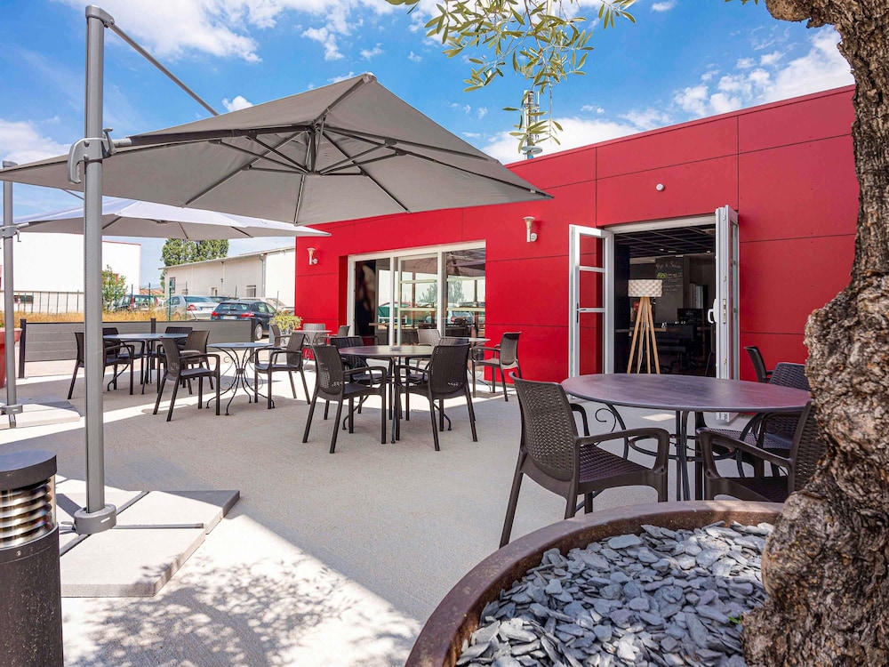 Ibis Dijon Sud 48/63