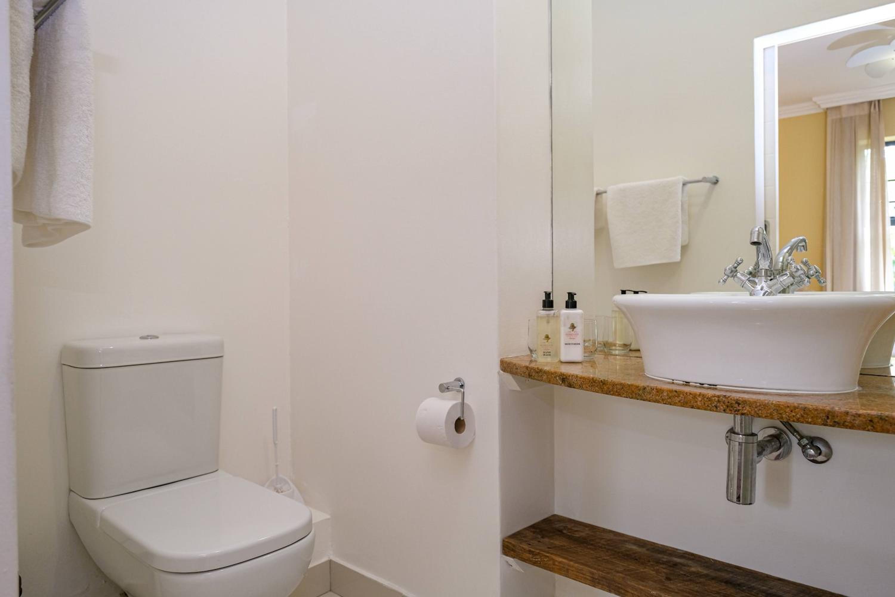 17onWellington Suites 49/51