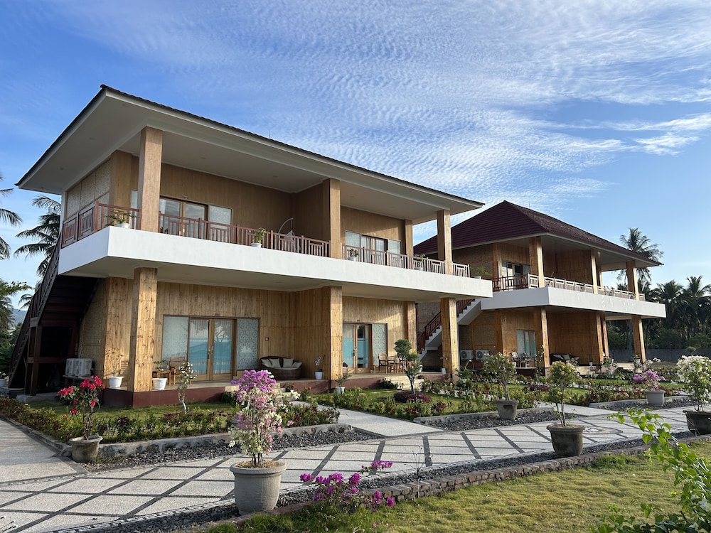 Bayview Beach Resort East Lombok 1/49