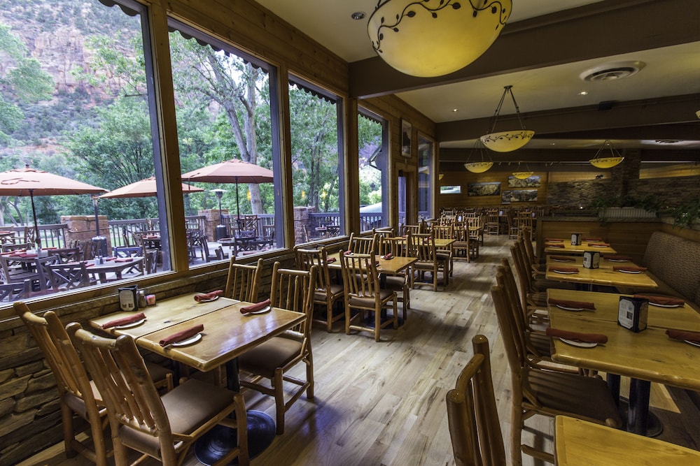 Zion Lodge Inside The Park 27/41
