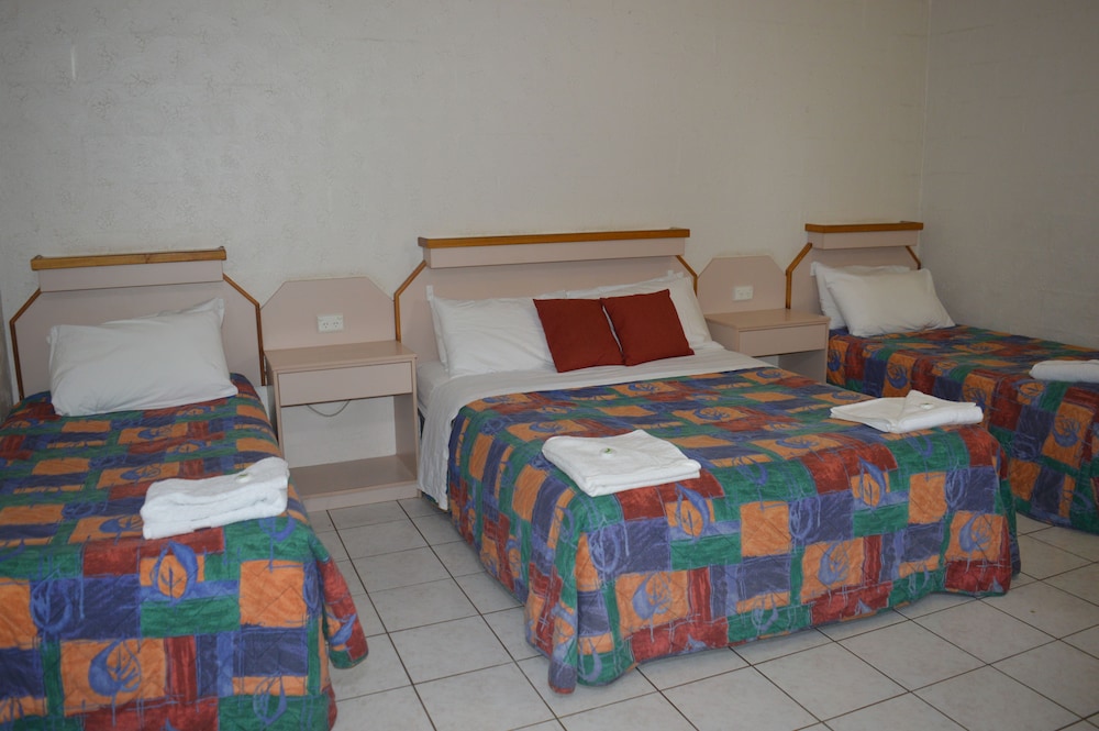 Mid City Motor Inn 18/41
