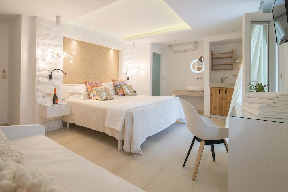 Spiros Hotel 17/83