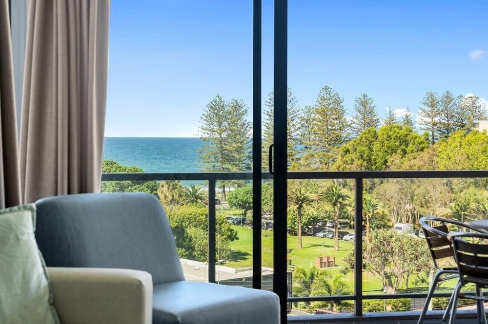 Swell Resort Burleigh Beach 47/50