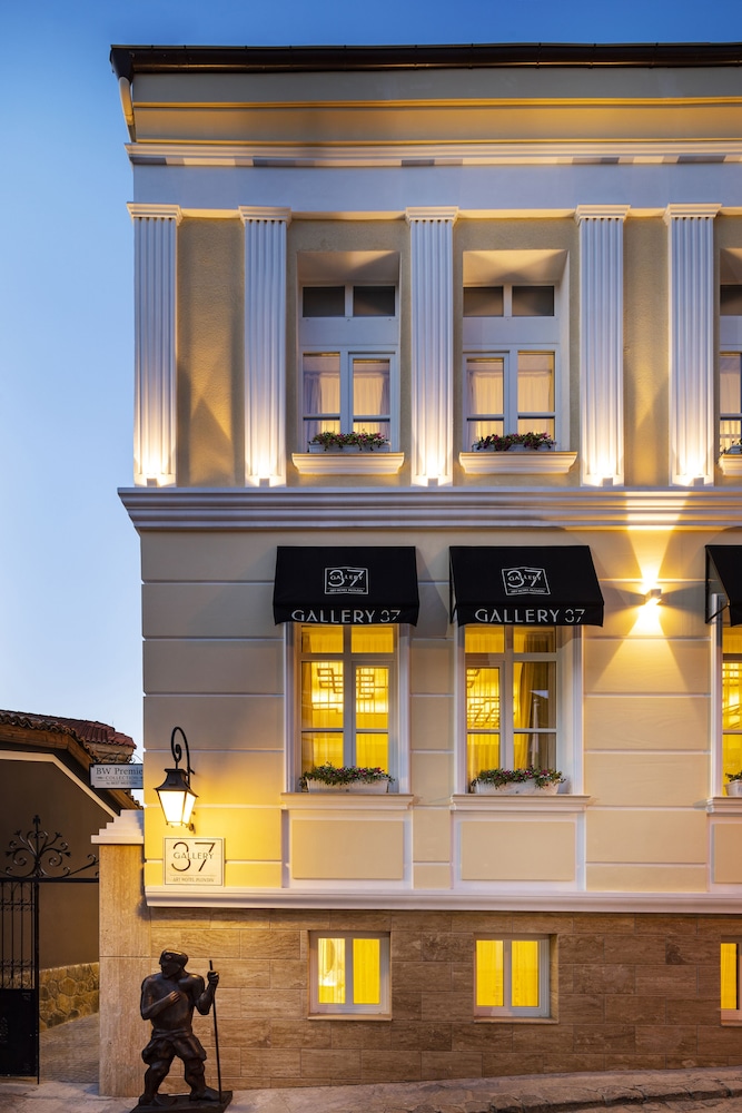 Hotel Gallery 37 2/58