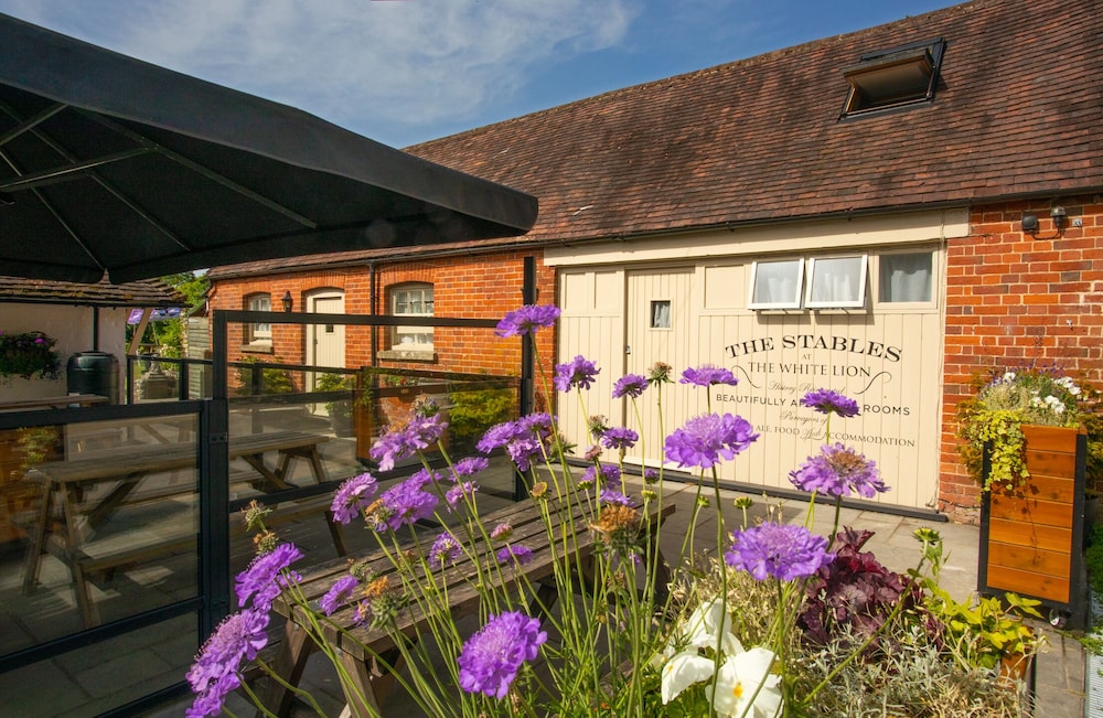 The White Lion 3/44