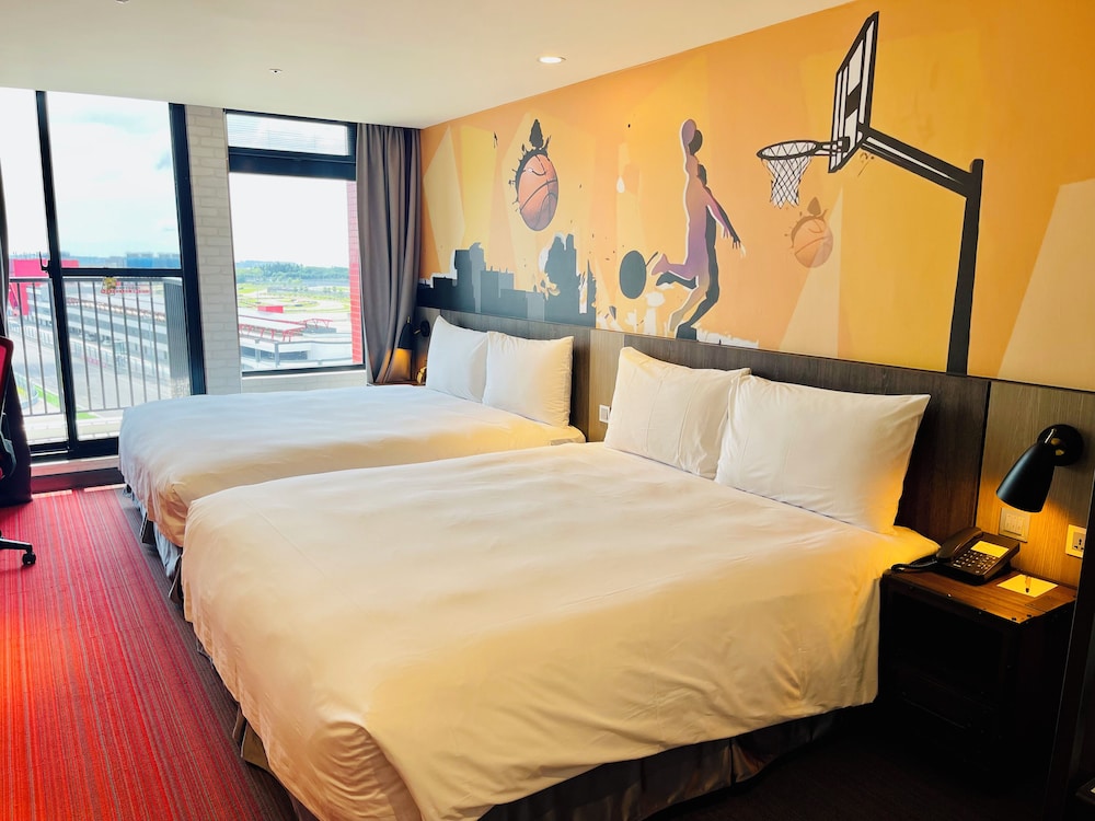 Extreme, 2 Queen Beds