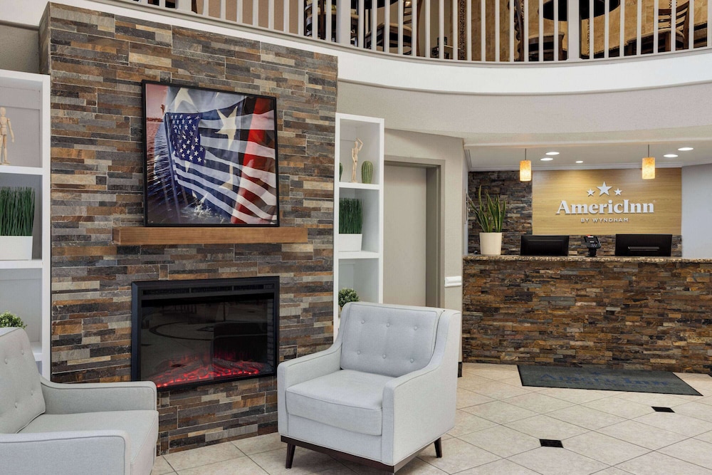 AmericInn by Wyndham Grand Rapids Airport North 15/62
