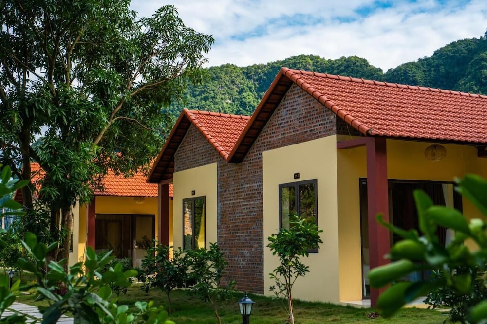 Trang An Retreat 8/70