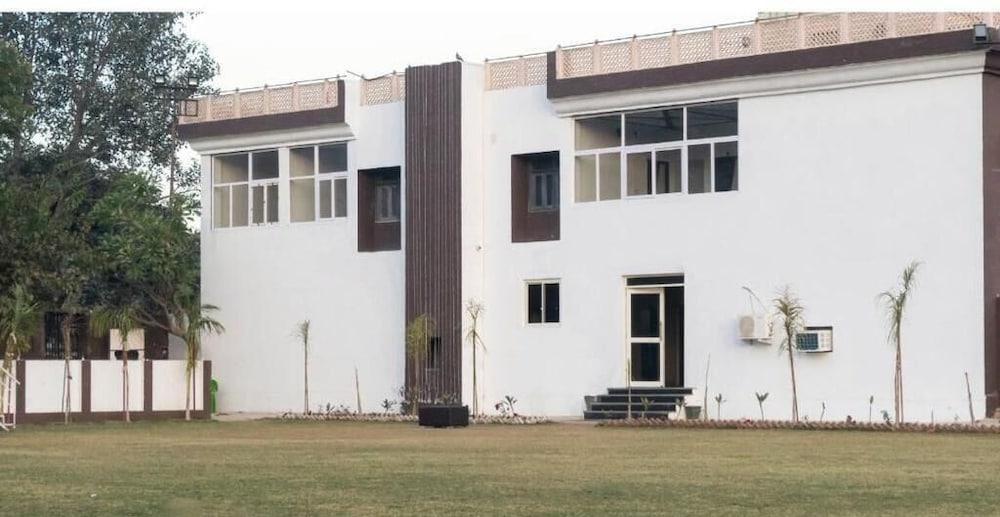 Ritumbraha Hotel & Resort 1/50