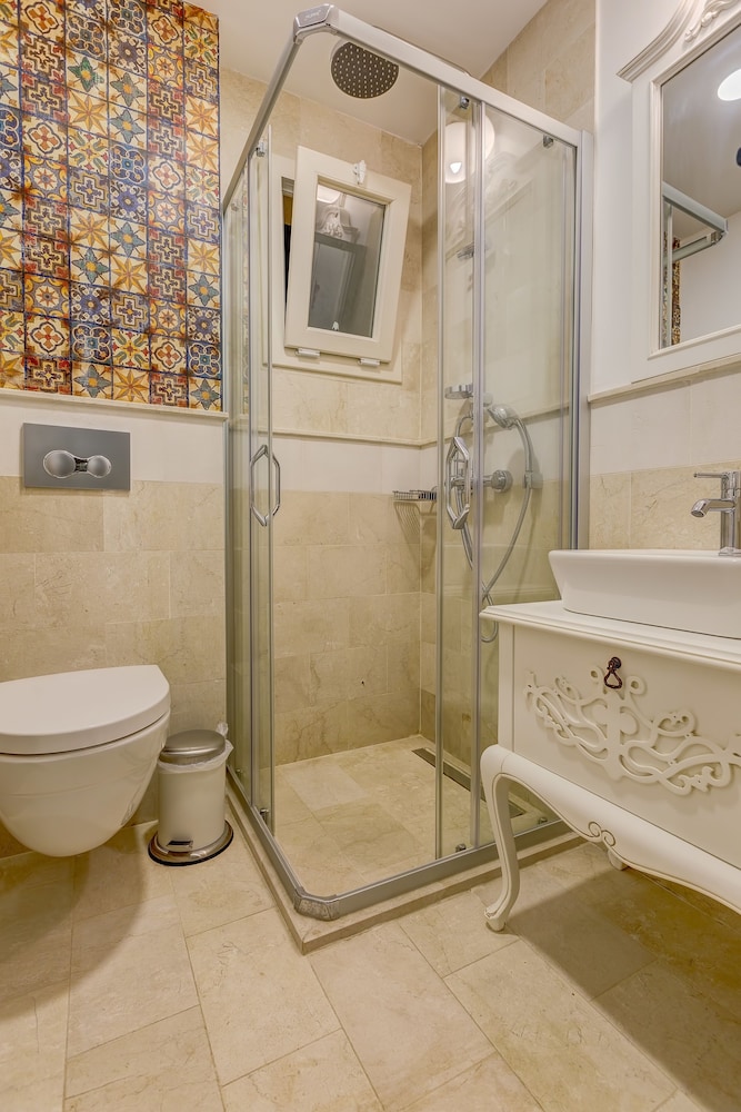 Vespera Hotel 39/43