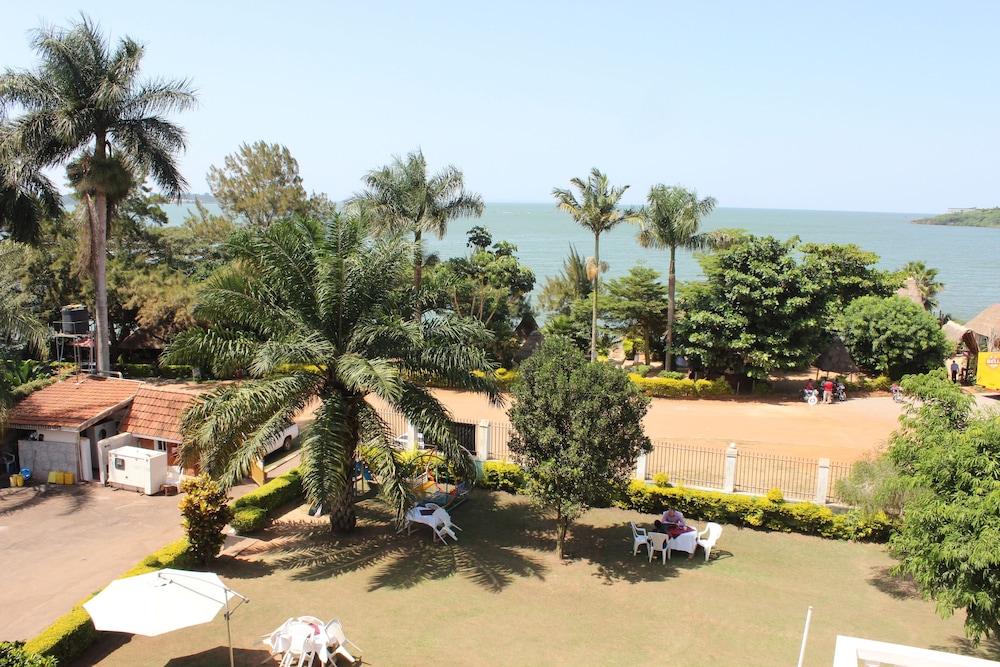 Anderita Beach Hotel 28/29